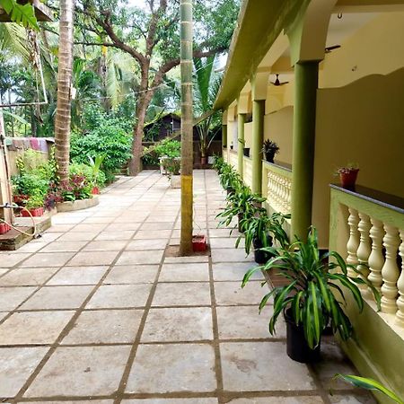 One Love Guest House Morjim Exteriör bild