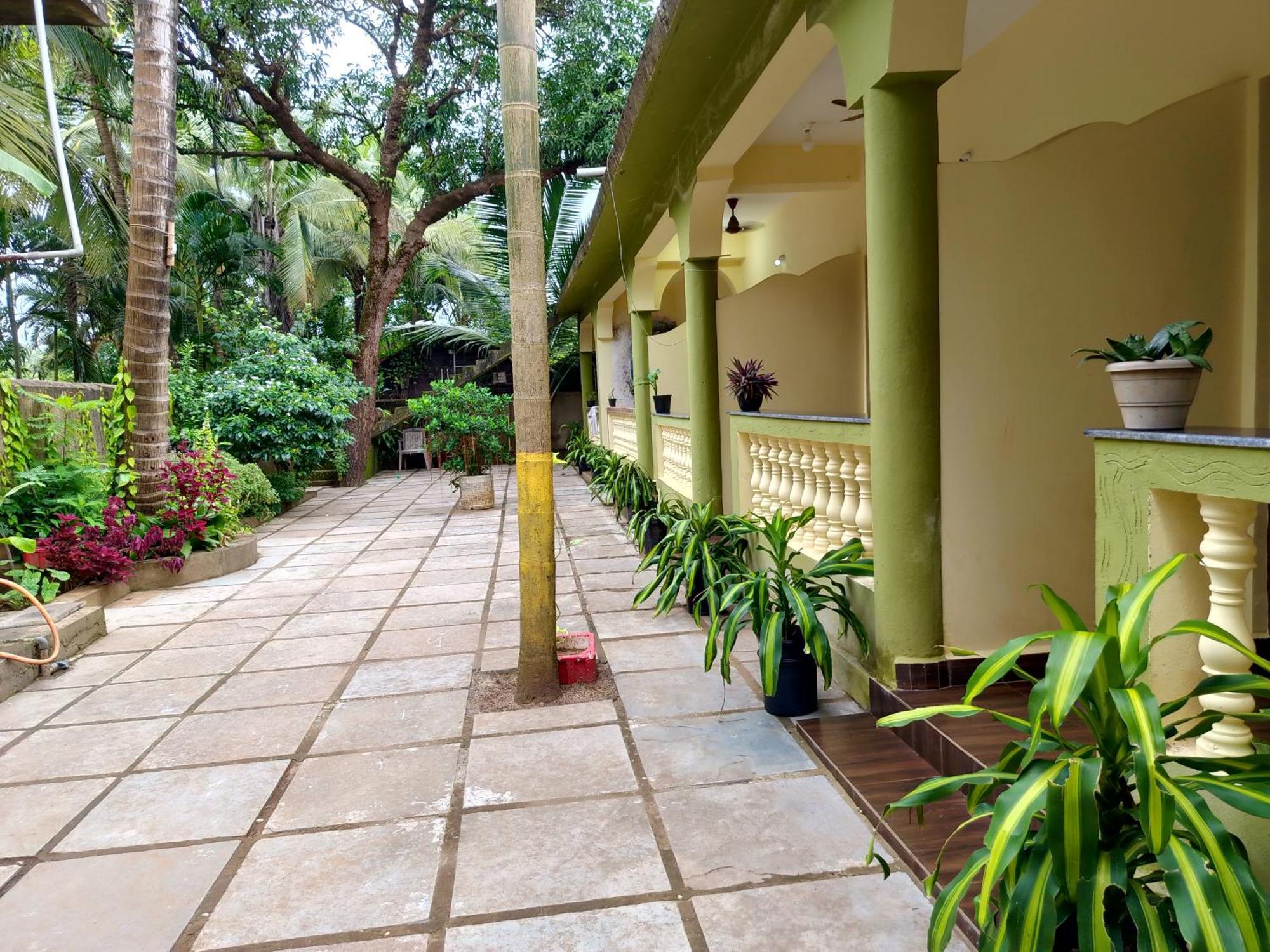 One Love Guest House Morjim Exteriör bild
